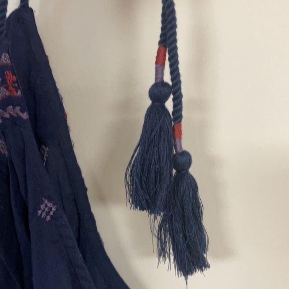 Free People, super cute  navy tie-at-shoulders top, L NWT - Picture 8 of 11